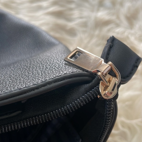 Black gold hardware square tote bag purse handbag elegant cheek shoulder bag - Picture 12 of 16